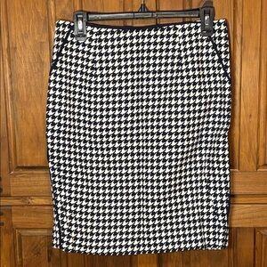 XXI Essentials Women’s Classic Black and White Houndstooth Pencil Skirt Size M